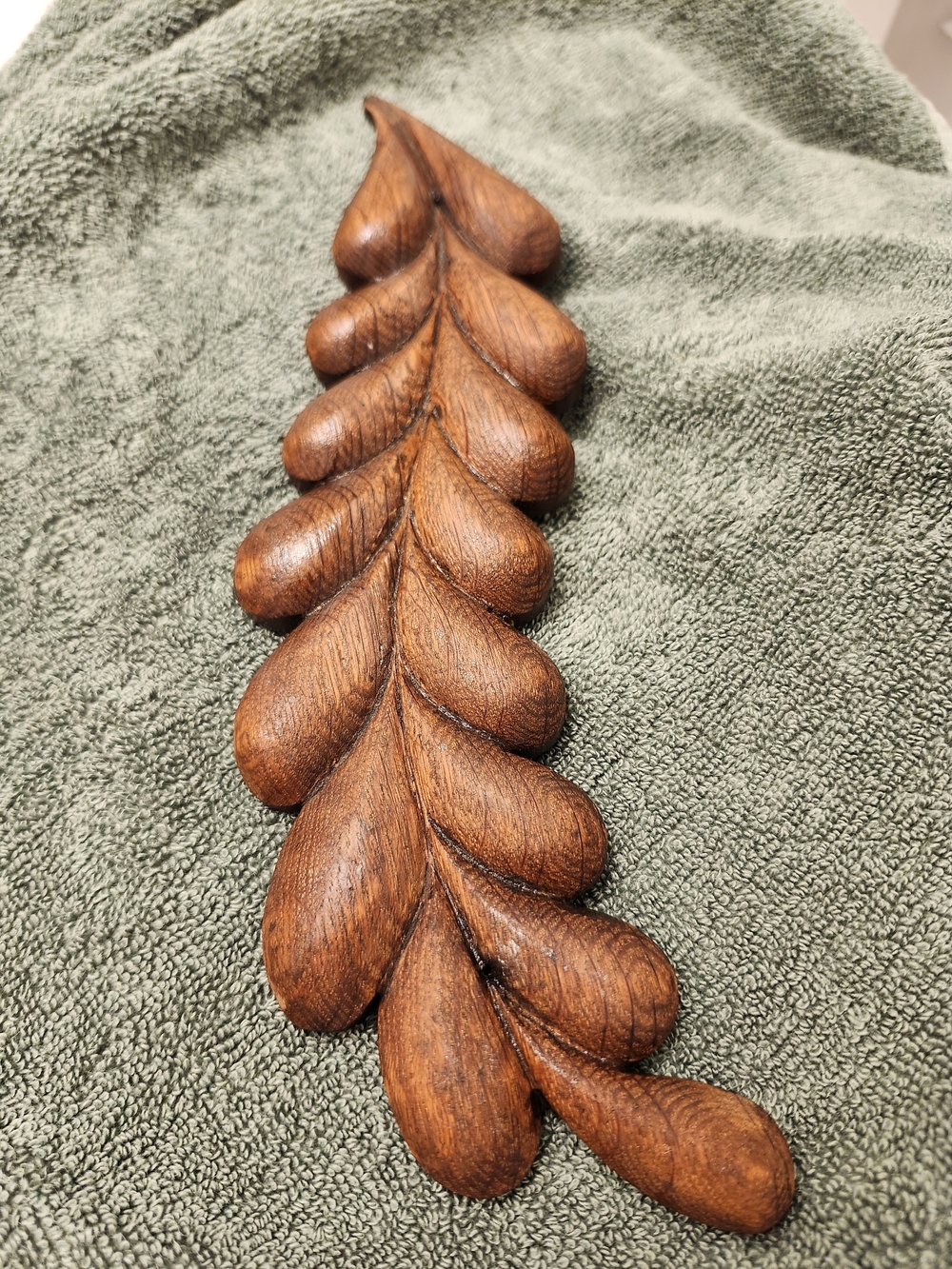 Rustic Brown Carved Leaf Garland Accent - Home Holiday